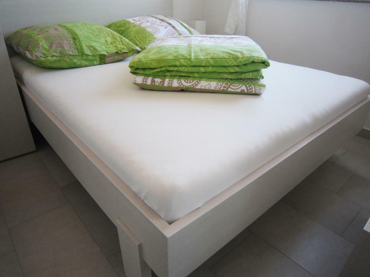 M&B Guest House Srima Buitenkant foto