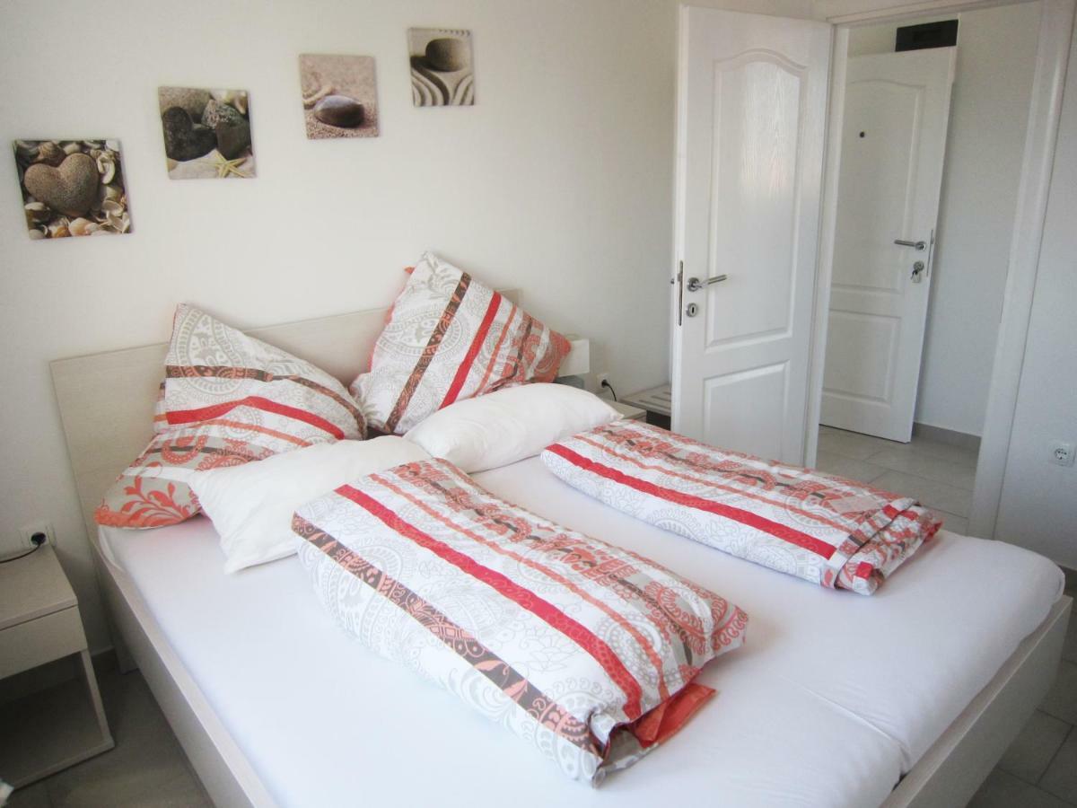 M&B Guest House Srima Buitenkant foto