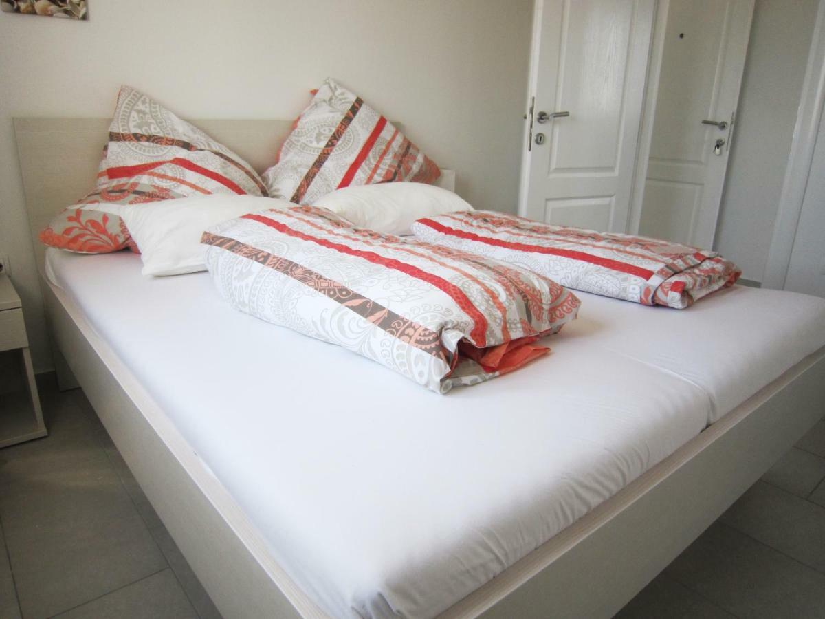 M&B Guest House Srima Buitenkant foto