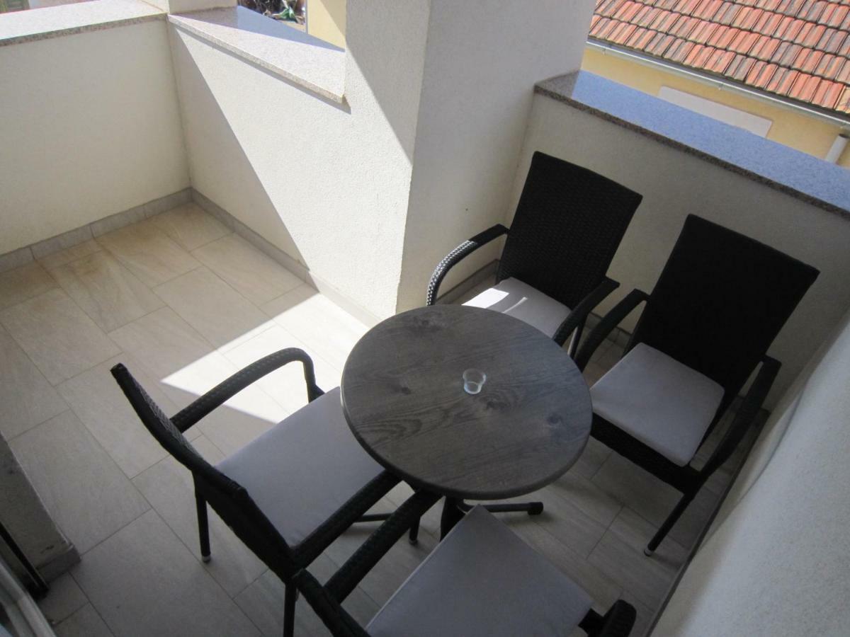 M&B Guest House Srima Buitenkant foto