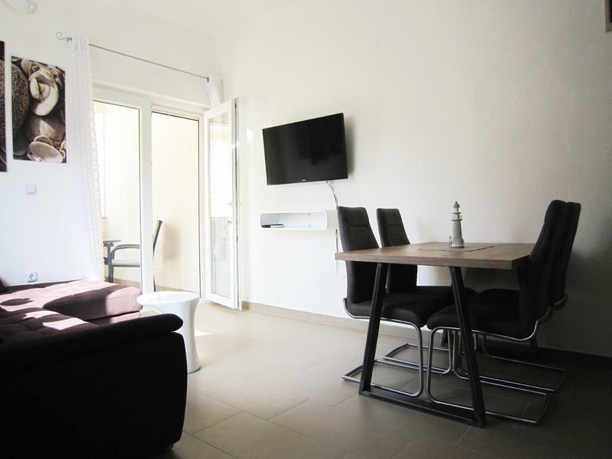 M&B Guest House Srima Buitenkant foto