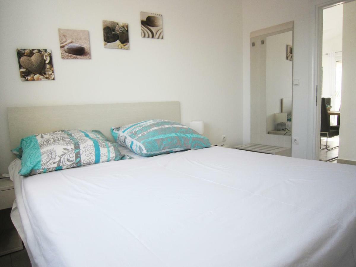 M&B Guest House Srima Buitenkant foto