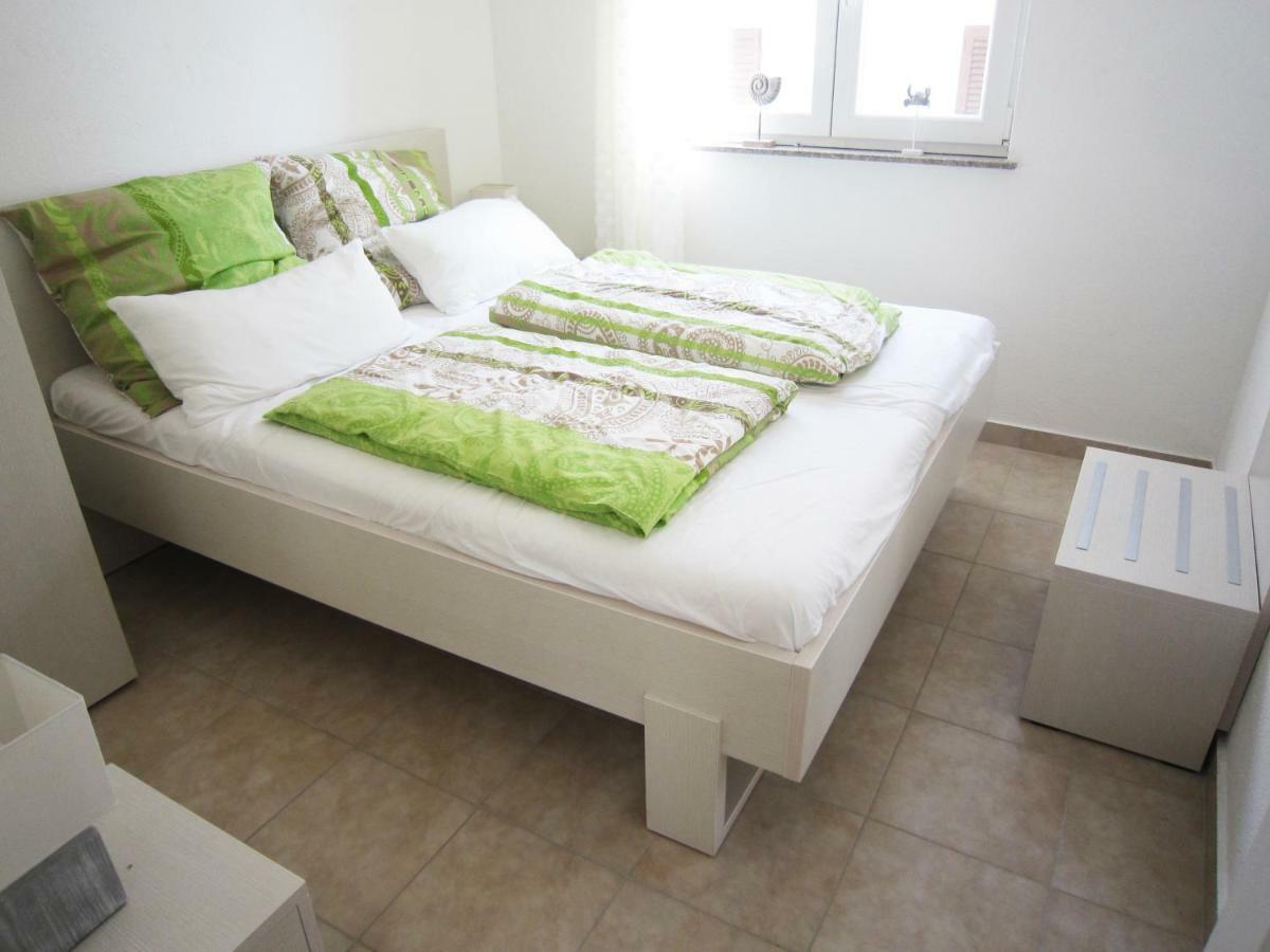 M&B Guest House Srima Buitenkant foto