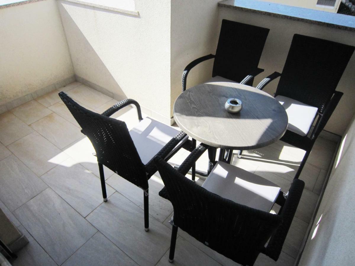 M&B Guest House Srima Buitenkant foto
